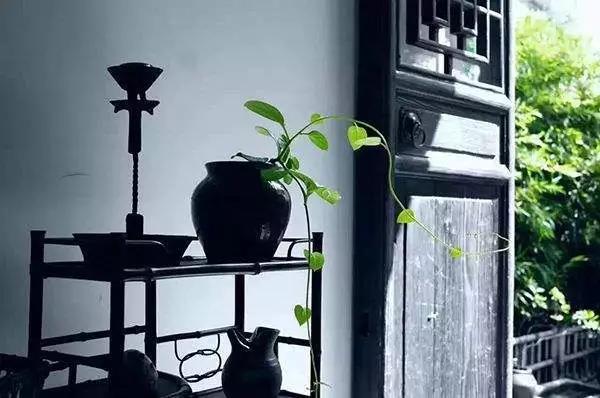 家里財(cái)運(yùn)只出不進(jìn)？跟客廳門窗風(fēng)水有大關(guān)系！